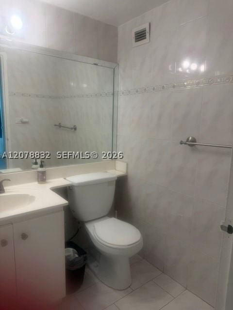Real estate property located at 5601 Collins Ave #415, Miami-dade, The Pavilion Condo, Miami Beach, FL