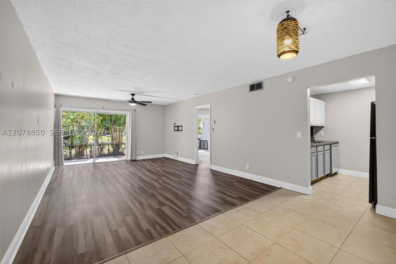 Real estate property located at 725 Hummingbird Way #109, Palm Beach, Lori-lynn Condo, North Palm Beach, FL