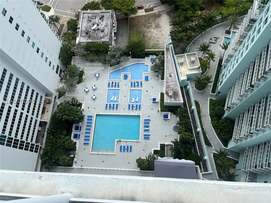 Real estate property located at 1800 Bayshore Dr #3710, Miami-dade, 1800 Club Condo, Miami, FL
