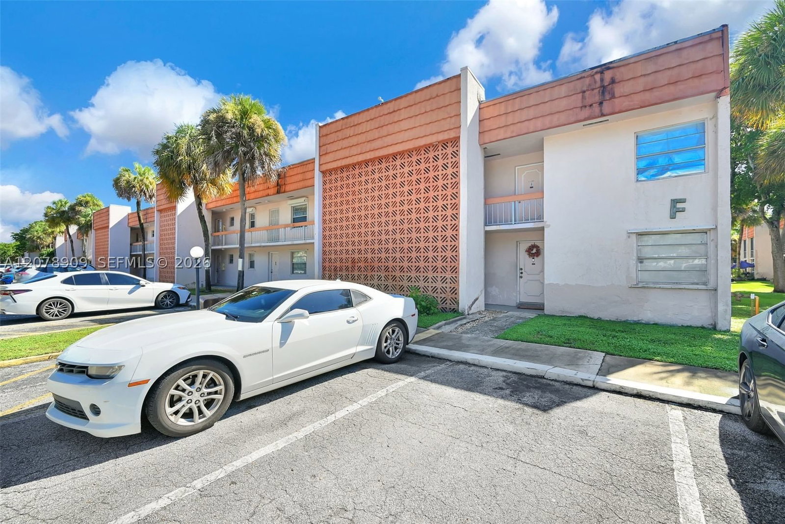 Real estate property located at 7610 Stirling Rd #206F, Broward, Countryside Condo, Davie, FL