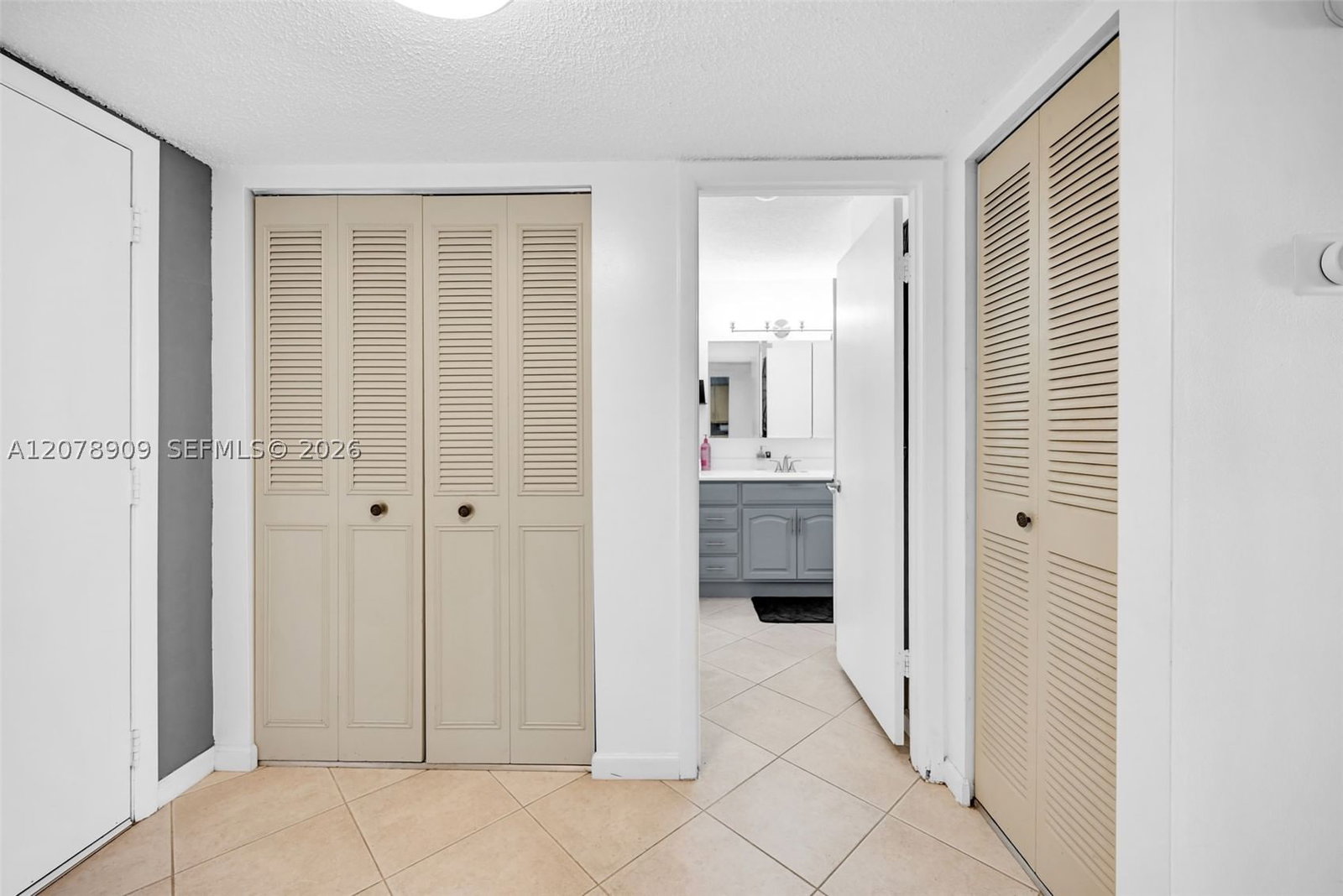 Real estate property located at 7610 Stirling Rd #206F, Broward, Countryside Condo, Davie, FL
