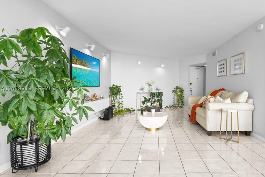 Real estate property located at 6901 Environ Blvd #7F, Broward, Environ I Condo 9, Lauderhill, FL