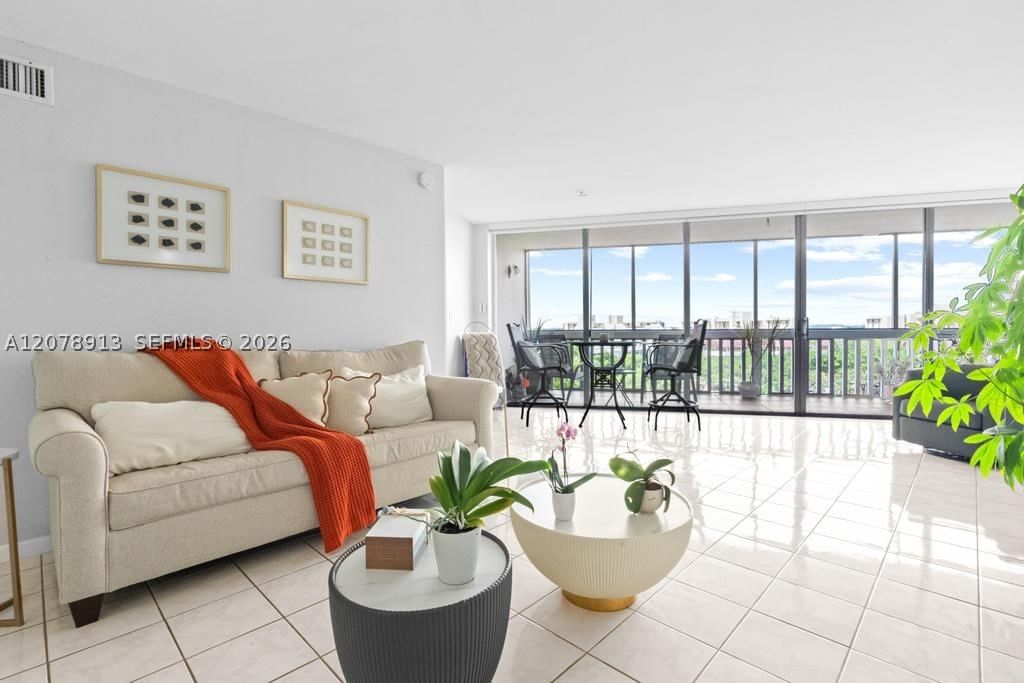Real estate property located at 6901 Environ Blvd #7F, Broward, Environ I Condo 9, Lauderhill, FL