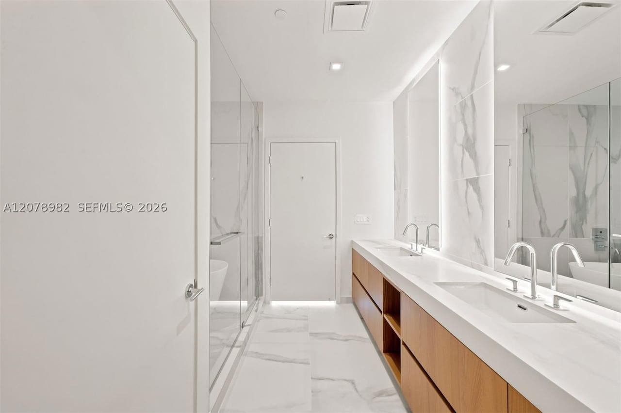 Real estate property located at 1400 Biscayne Blvd #505, Miami-dade, Casa Bella Condominium, Miami, FL