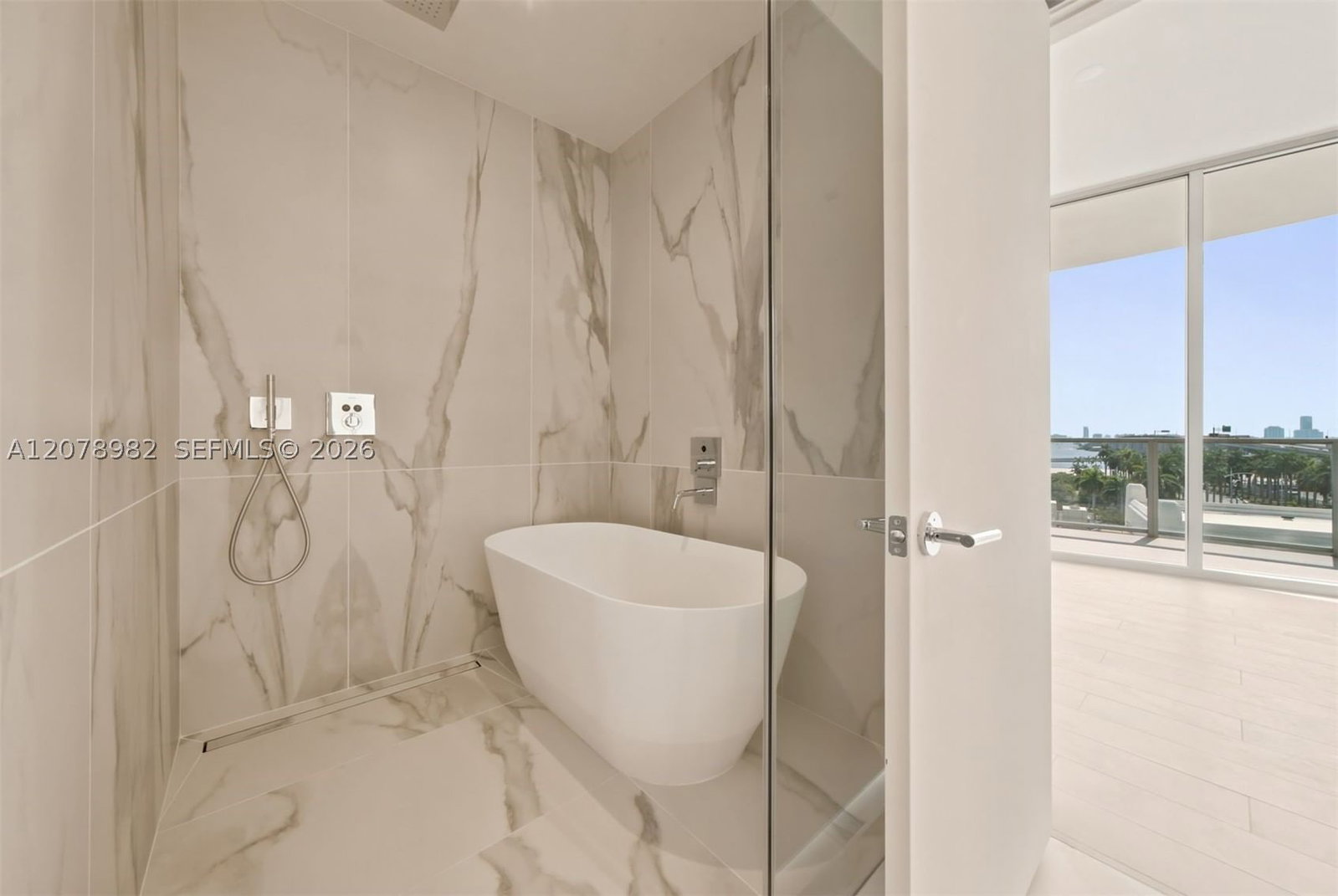 Real estate property located at 1400 Biscayne Blvd #505, Miami-dade, Casa Bella Condominium, Miami, FL