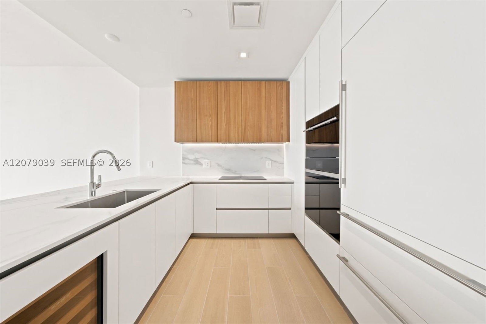 Real estate property located at 1400 Biscayne Blvd #1205, Miami-dade, Casa Bella Condominium, Miami, FL