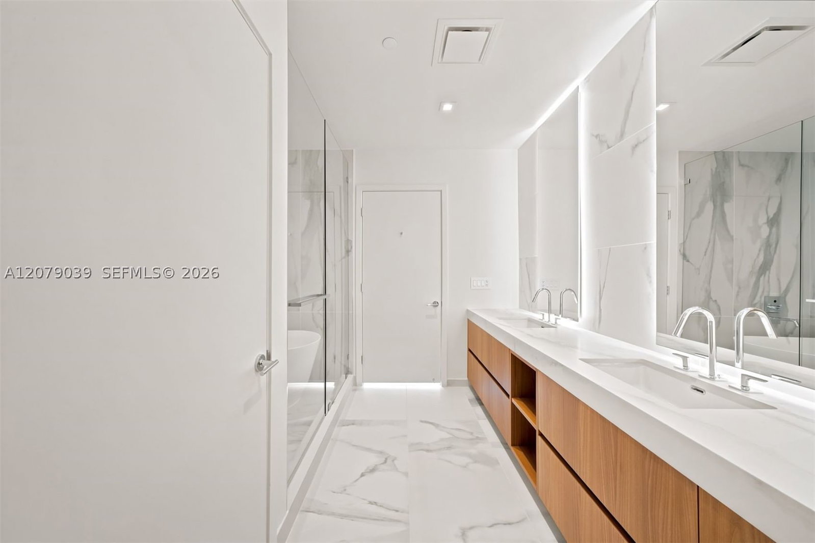 Real estate property located at 1400 Biscayne Blvd #1205, Miami-dade, Casa Bella Condominium, Miami, FL