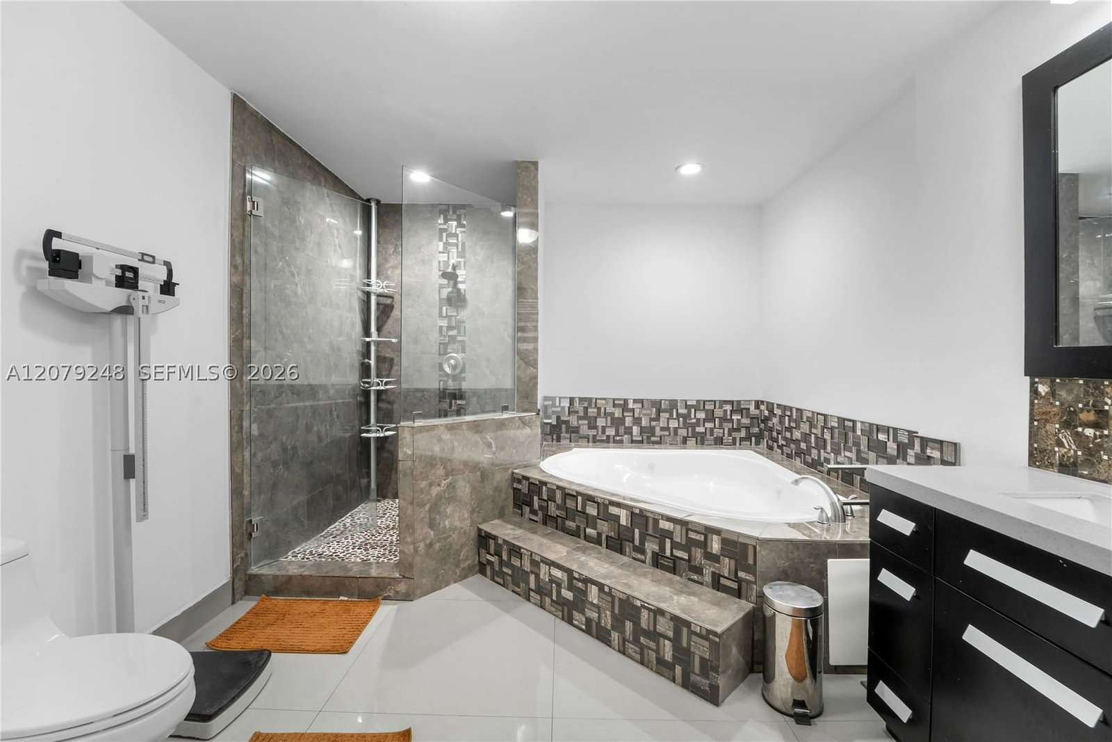 Real estate property located at 5348 106th Ct, Miami-dade, Doral Sands, Doral, FL