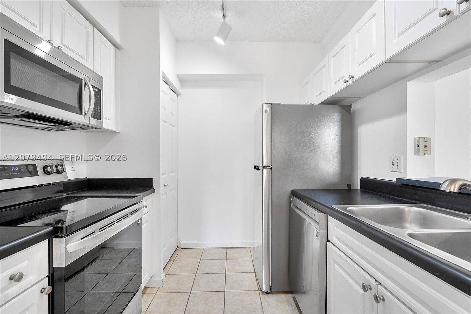 Real estate property located at 17150 Bay Rd #2619, Miami-dade, Porto Bellagio Condo, Sunny Isles Beach, FL
