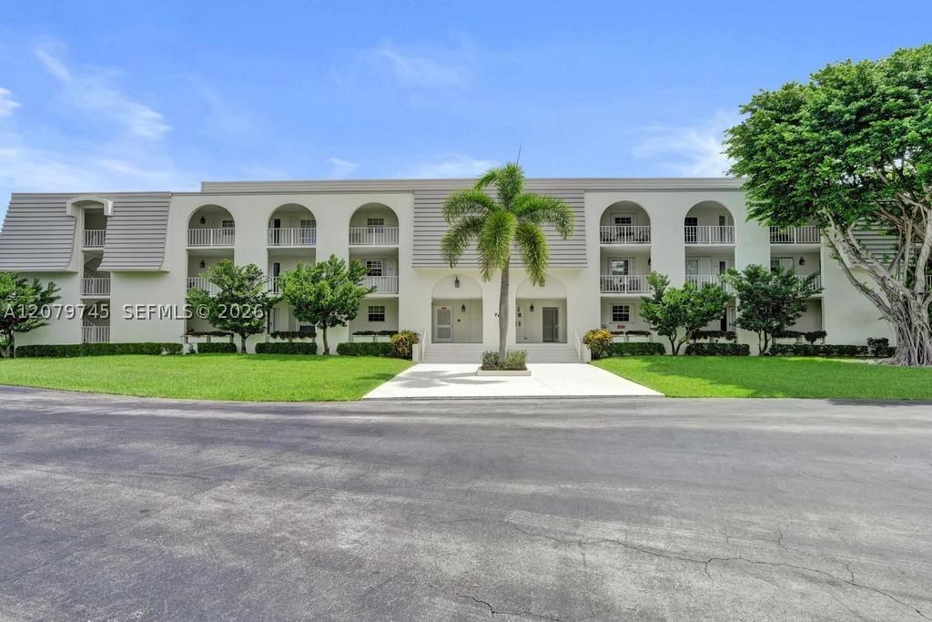 Real estate property located at 769 Jeffery St #2-205, Palm Beach, French Village Condo, Boca Raton, FL