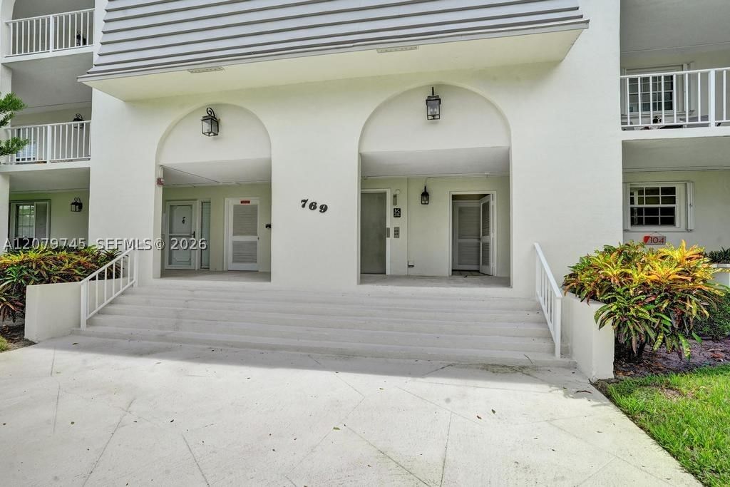 Real estate property located at 769 Jeffery St #2-205, Palm Beach, French Village Condo, Boca Raton, FL