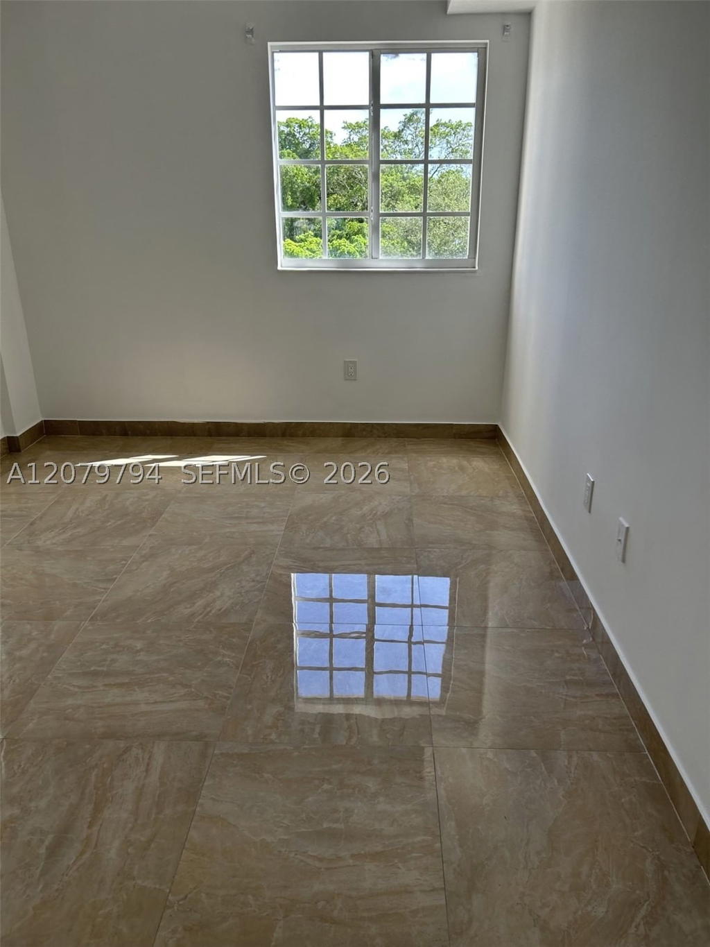 Real estate property located at 5271 8th St #313, Miami-dade, Granada Grand Condo, Miami, FL