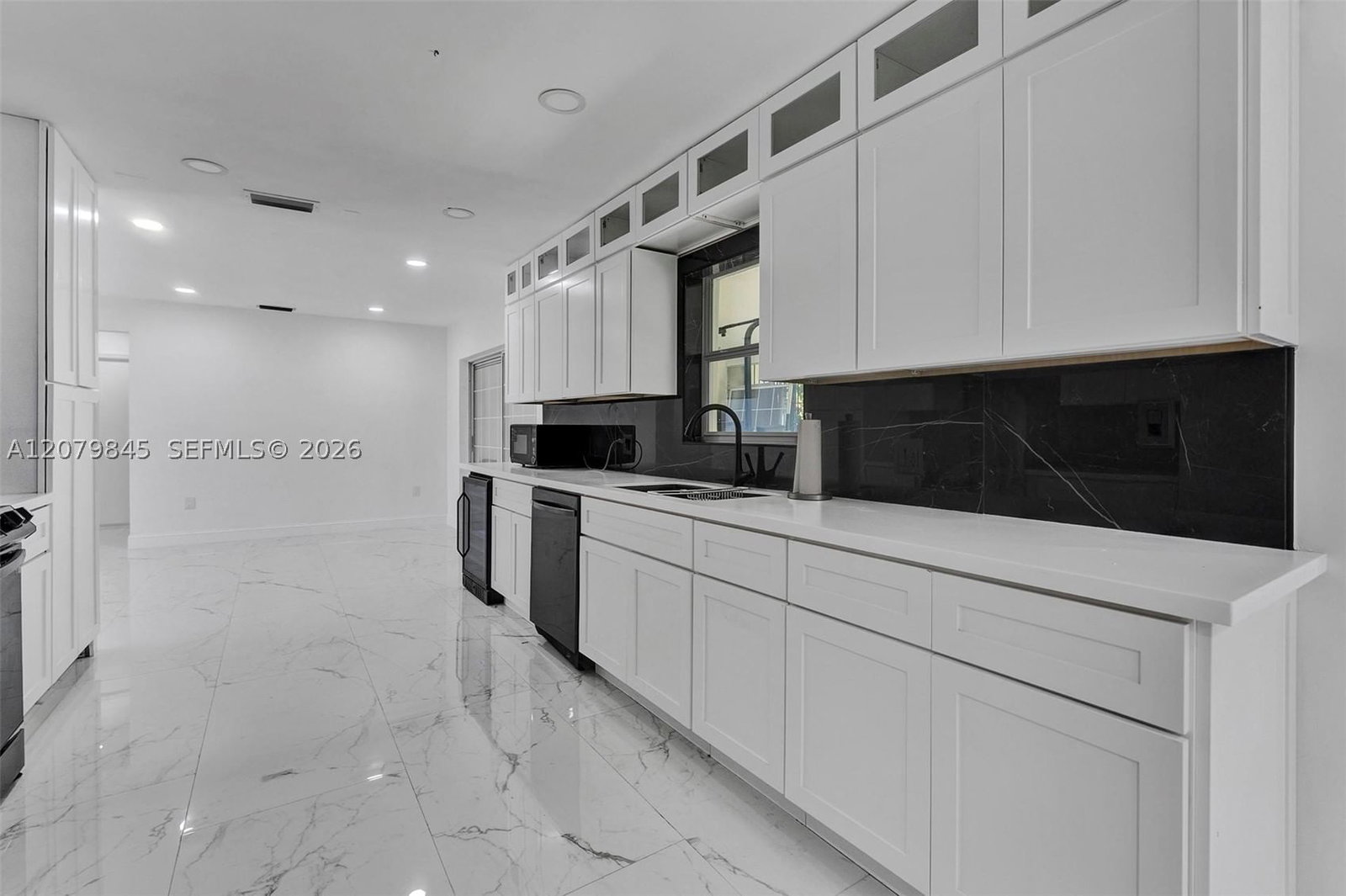 Real estate property located at 860 207th St, Miami-dade, North Dade Country Club V, Miami Gardens, FL
