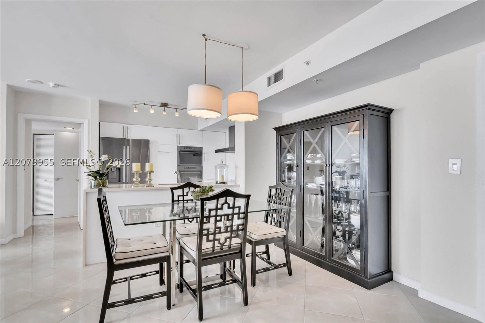 Real estate property located at 90 Alton Rd #1809, Miami-dade, Yacht Club At Portofino C, Miami Beach, FL