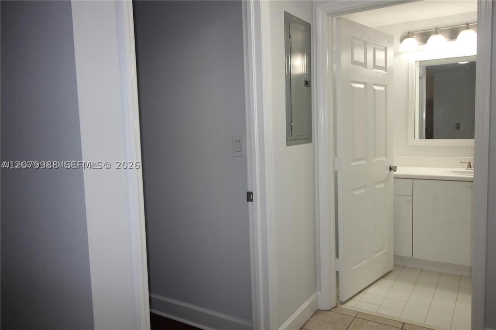 Real estate property located at 50 Menores Ave #611, Miami-dade, Douglas Grand Condo, Coral Gables, FL
