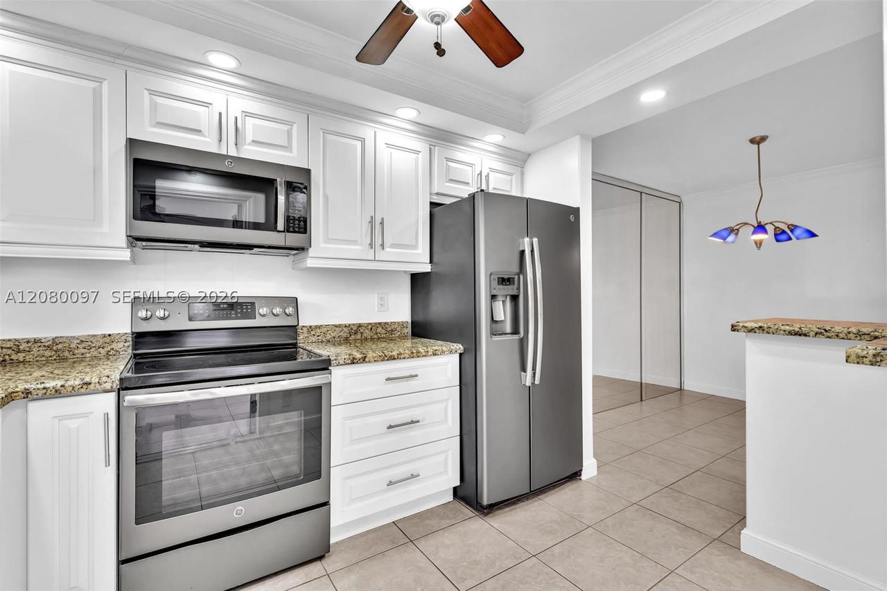 Real estate property located at 580 Egret Dr #102, Broward, Casa Paradiso Co-op, Hallandale Beach, FL