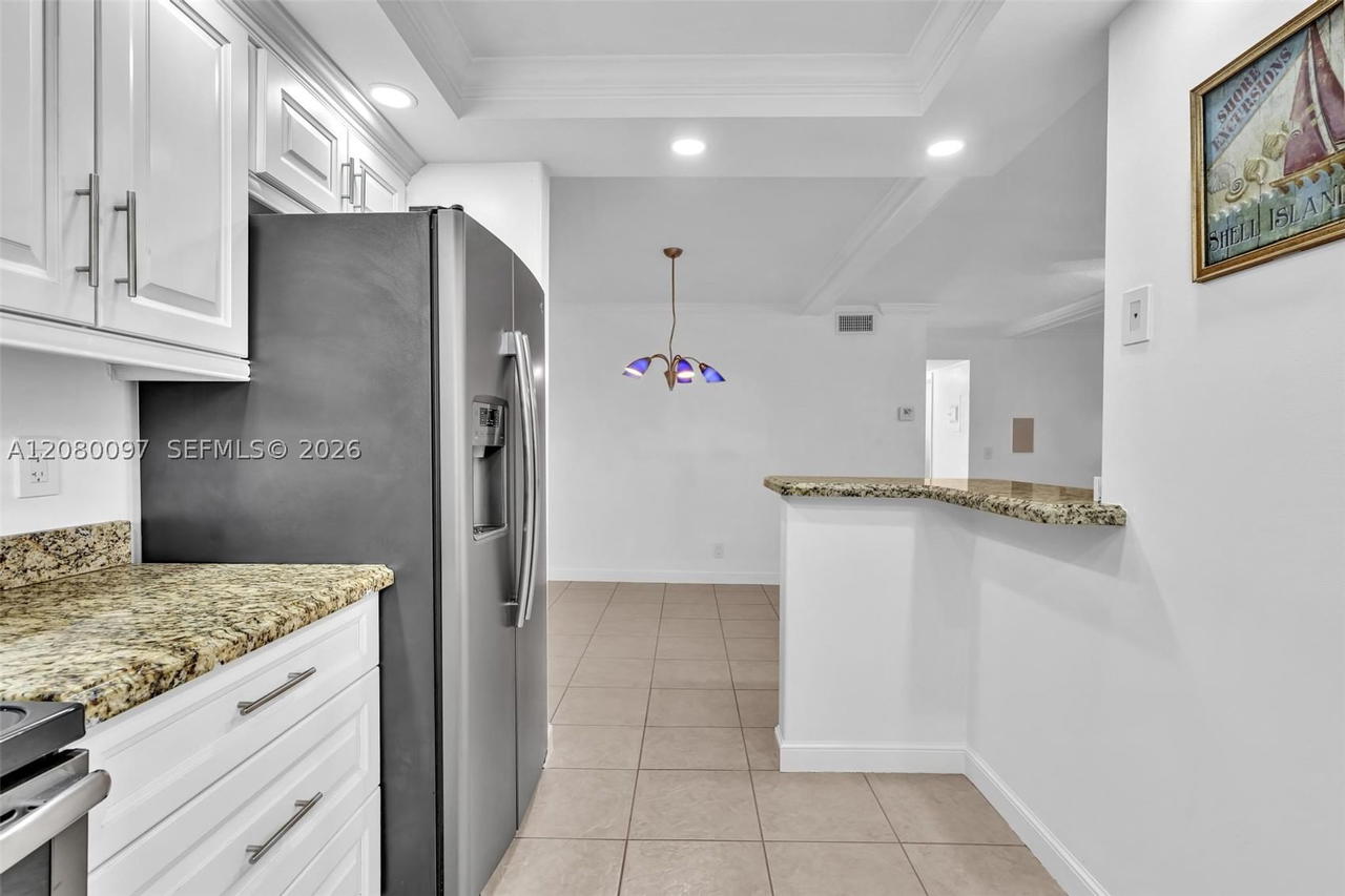 Real estate property located at 580 Egret Dr #102, Broward, Casa Paradiso Co-op, Hallandale Beach, FL
