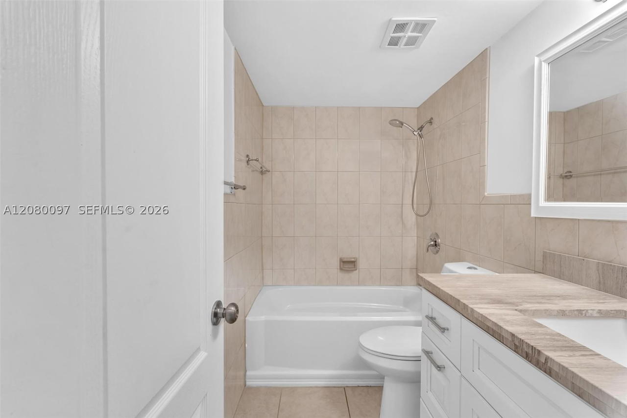 Real estate property located at 580 Egret Dr #102, Broward, Casa Paradiso Co-op, Hallandale Beach, FL