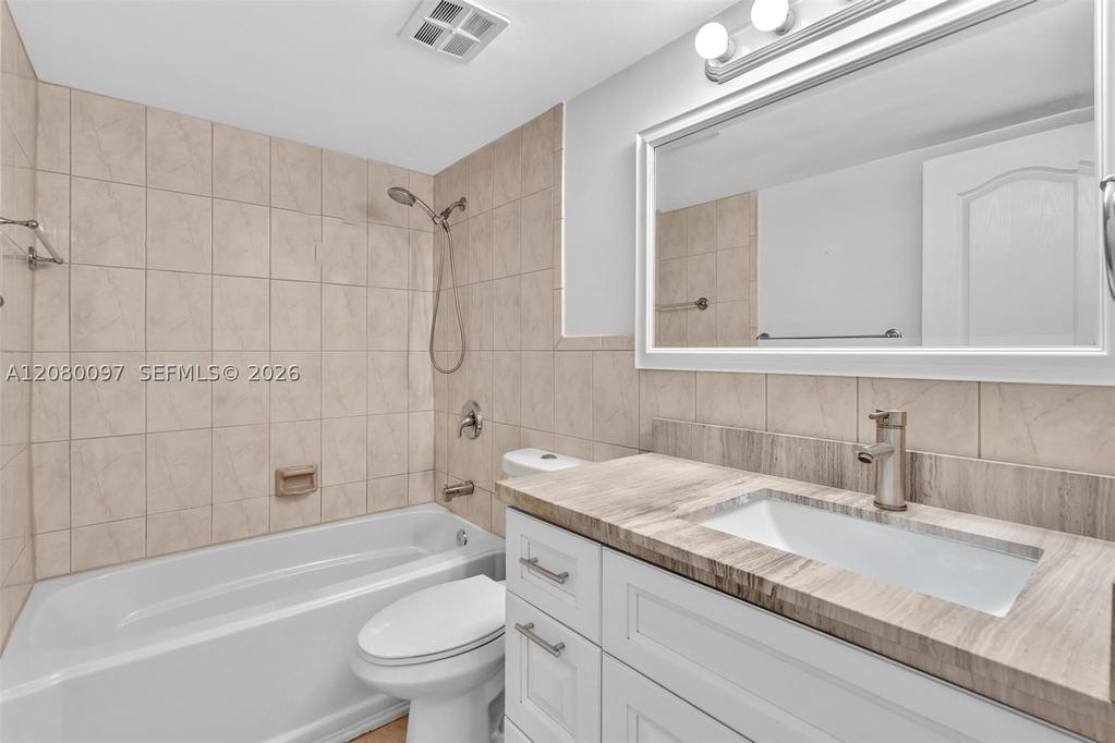 Real estate property located at 580 Egret Dr #102, Broward, Casa Paradiso Co-op, Hallandale Beach, FL