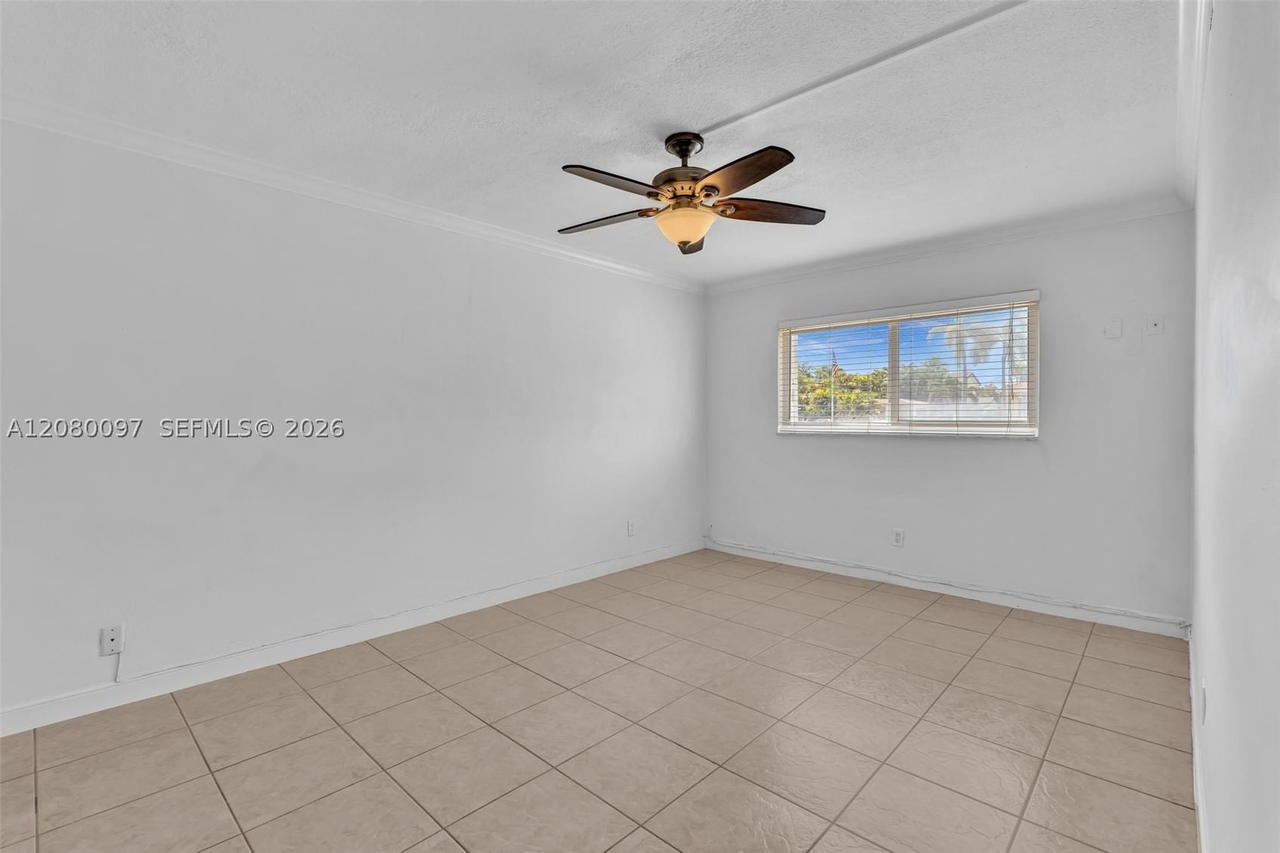 Real estate property located at 580 Egret Dr #102, Broward, Casa Paradiso Co-op, Hallandale Beach, FL