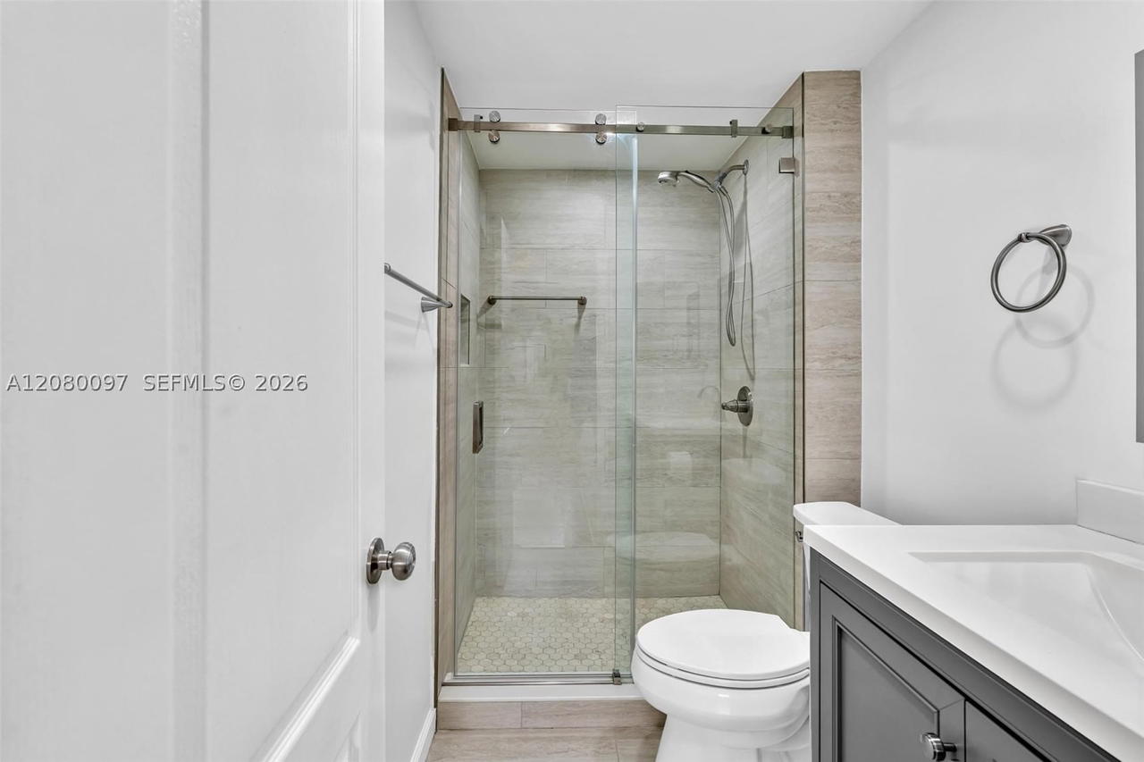 Real estate property located at 580 Egret Dr #102, Broward, Casa Paradiso Co-op, Hallandale Beach, FL