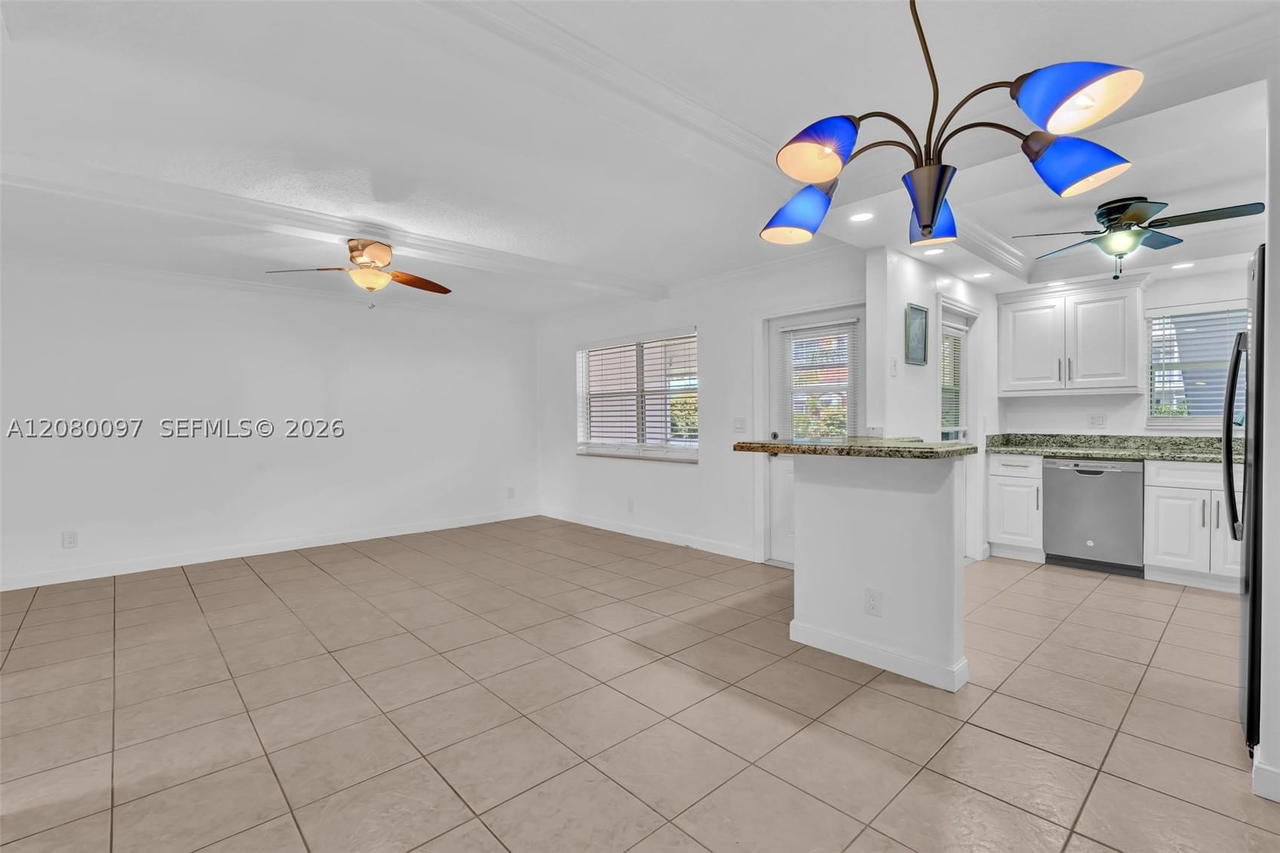 Real estate property located at 580 Egret Dr #102, Broward, Casa Paradiso Co-op, Hallandale Beach, FL
