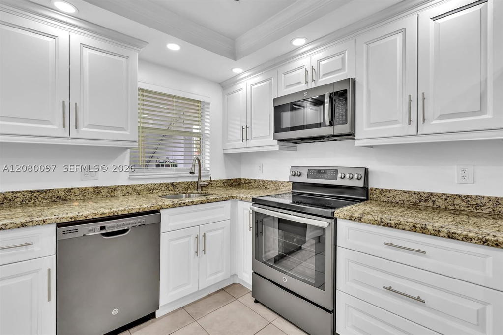 Real estate property located at 580 Egret Dr #102, Broward, Casa Paradiso Co-op, Hallandale Beach, FL