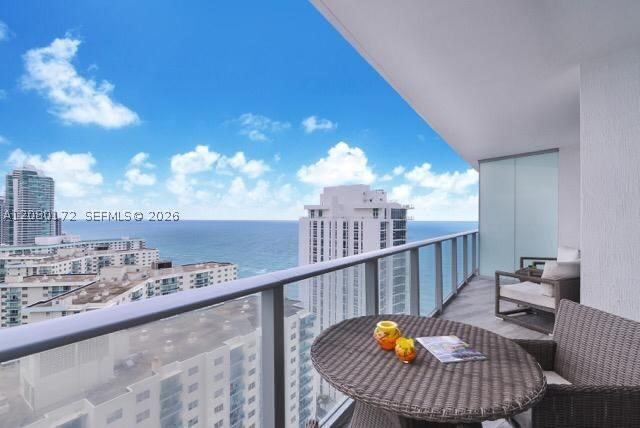 Real estate property located at 4111 Ocean Dr #2010, Broward, Lyfe Resort, Hollywood, FL