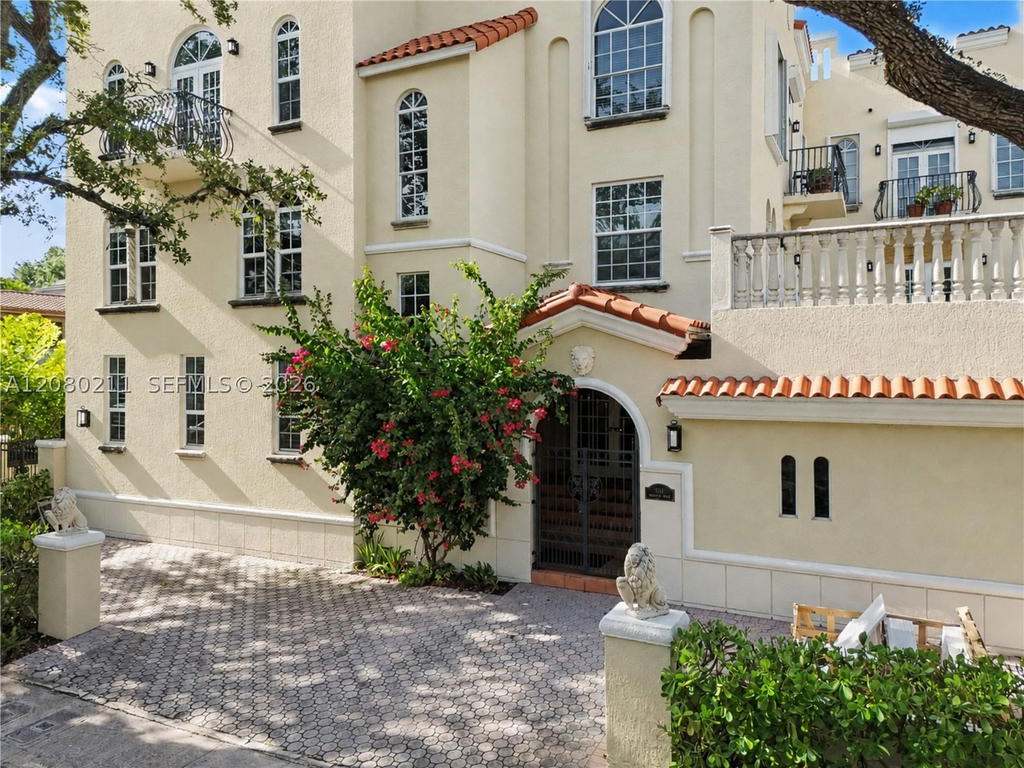 Real estate property located at 111 Edgewater Dr #3B, Miami-dade, Dakota Condo, Coral Gables, FL