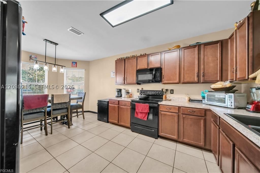 Real estate property located at 10549 Canal Brook LN, Lee, Lehigh Acres, Lehigh Acres, FL