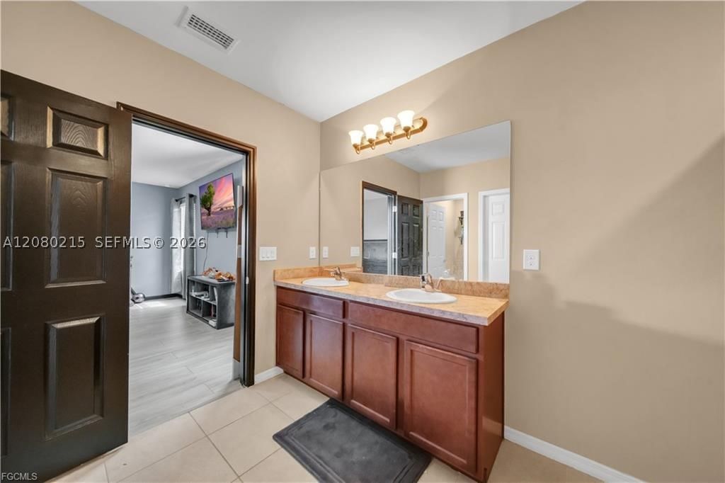 Real estate property located at 10549 Canal Brook LN, Lee, Lehigh Acres, Lehigh Acres, FL