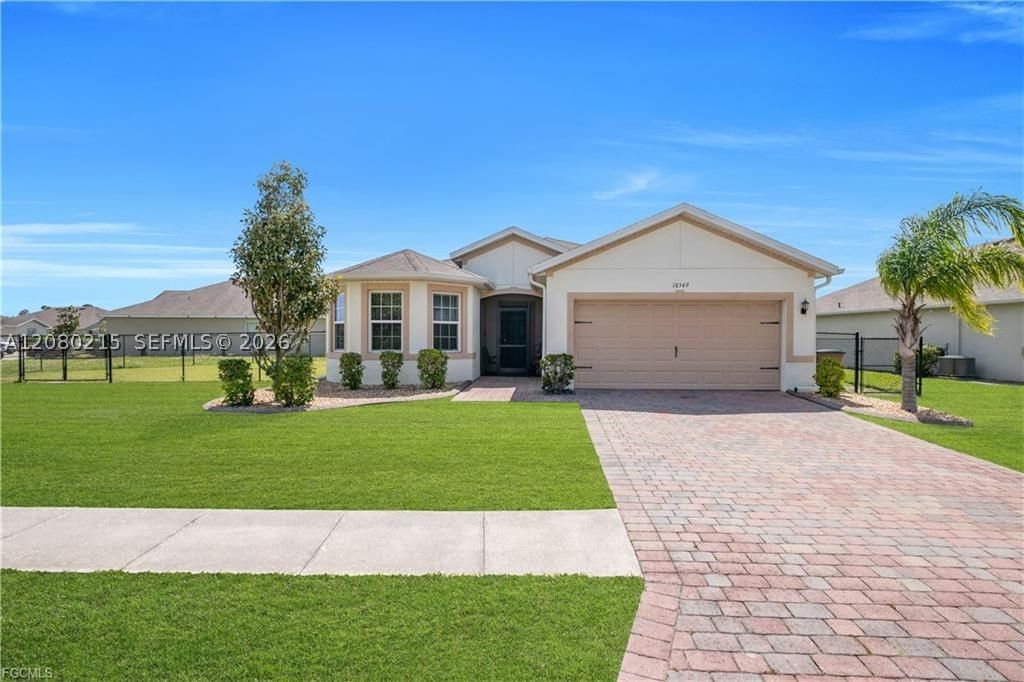 Real estate property located at 10549 Canal Brook LN, Lee, Lehigh Acres, Lehigh Acres, FL