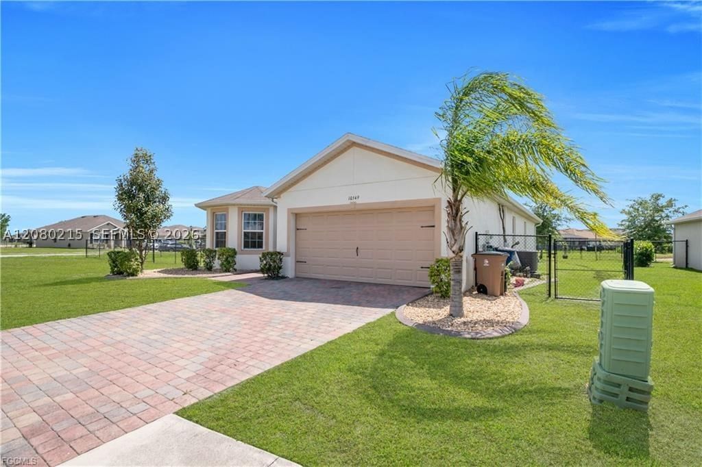 Real estate property located at 10549 Canal Brook LN, Lee, Lehigh Acres, Lehigh Acres, FL