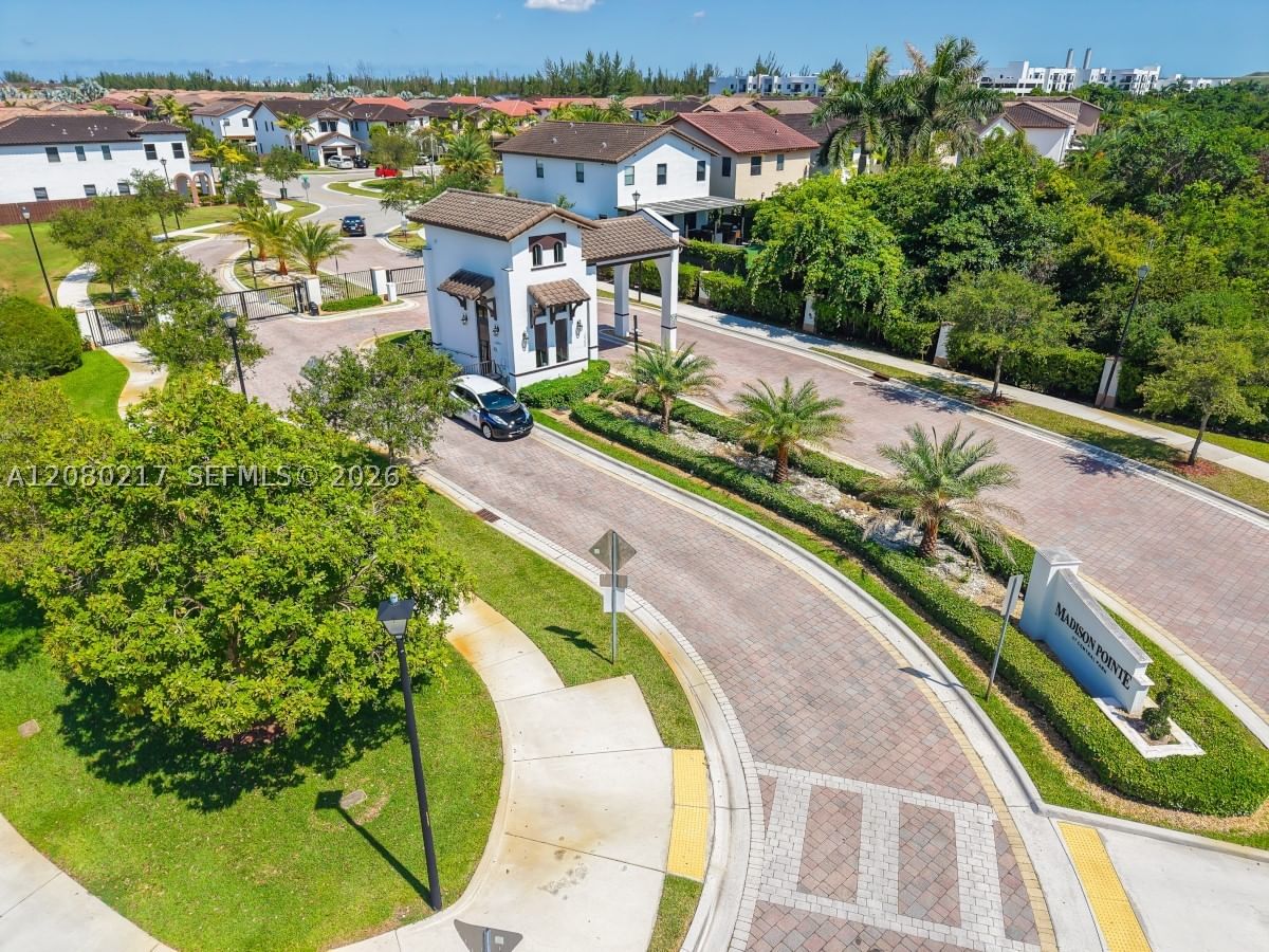 Real estate property located at 10327 89th Ter, Miami-dade, Grand Bay North, Doral, FL