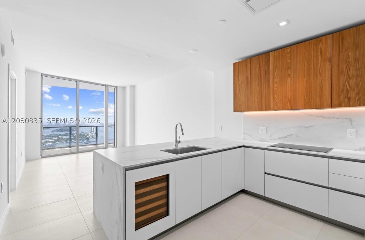 Real estate property located at 1400 biscayne #3805, Miami-dade, Casa Bella, Miami, FL