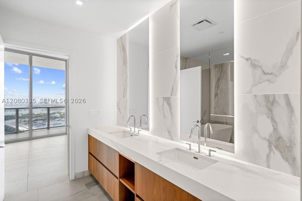 Real estate property located at 1400 biscayne #3805, Miami-dade, Casa Bella, Miami, FL