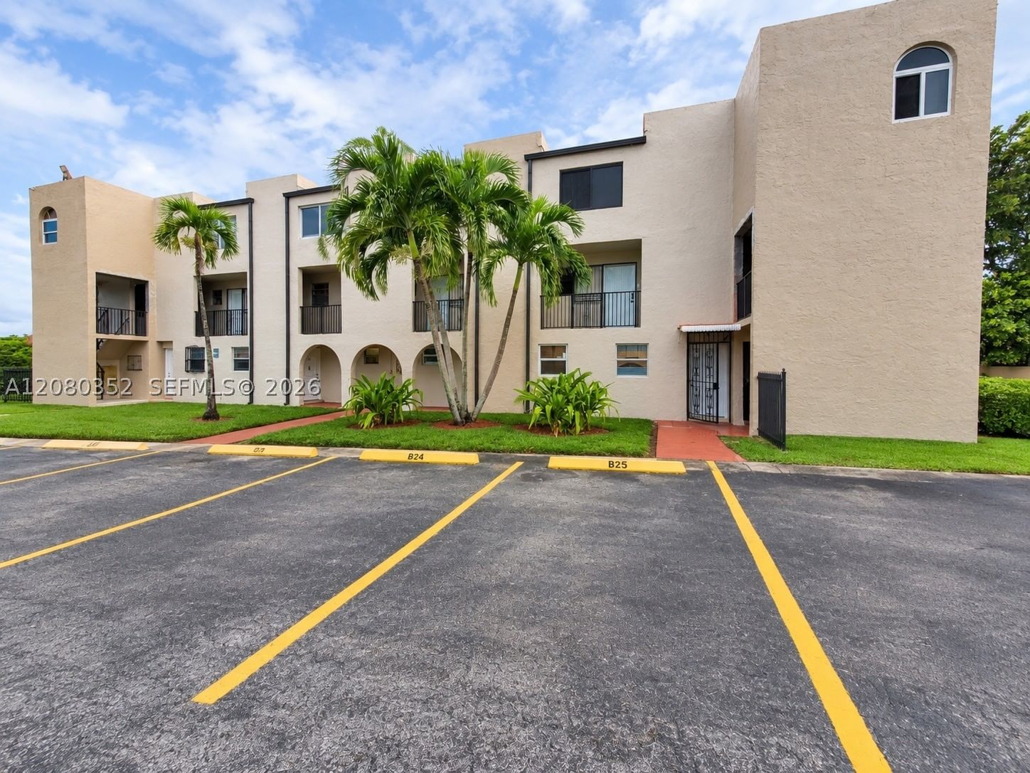 Real estate property located at 6600 2nd Ct #15, Miami-dade, Westland Manors East Cond, Hialeah, FL