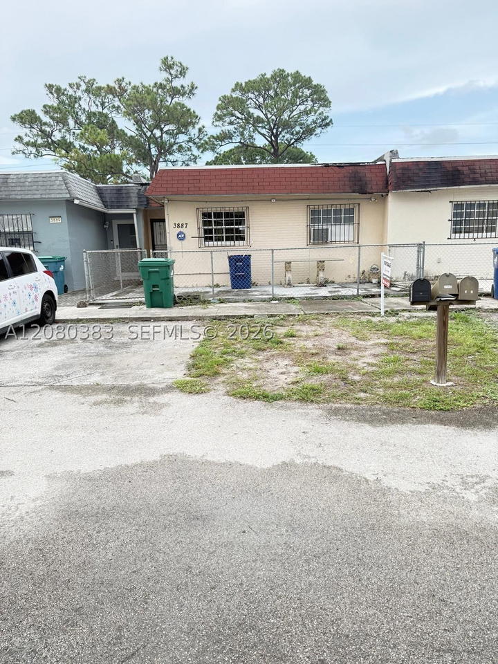 Real estate property located at 3887 207th St Rd, Miami-dade, Vista Townhouse Sec B, Miami Gardens, FL