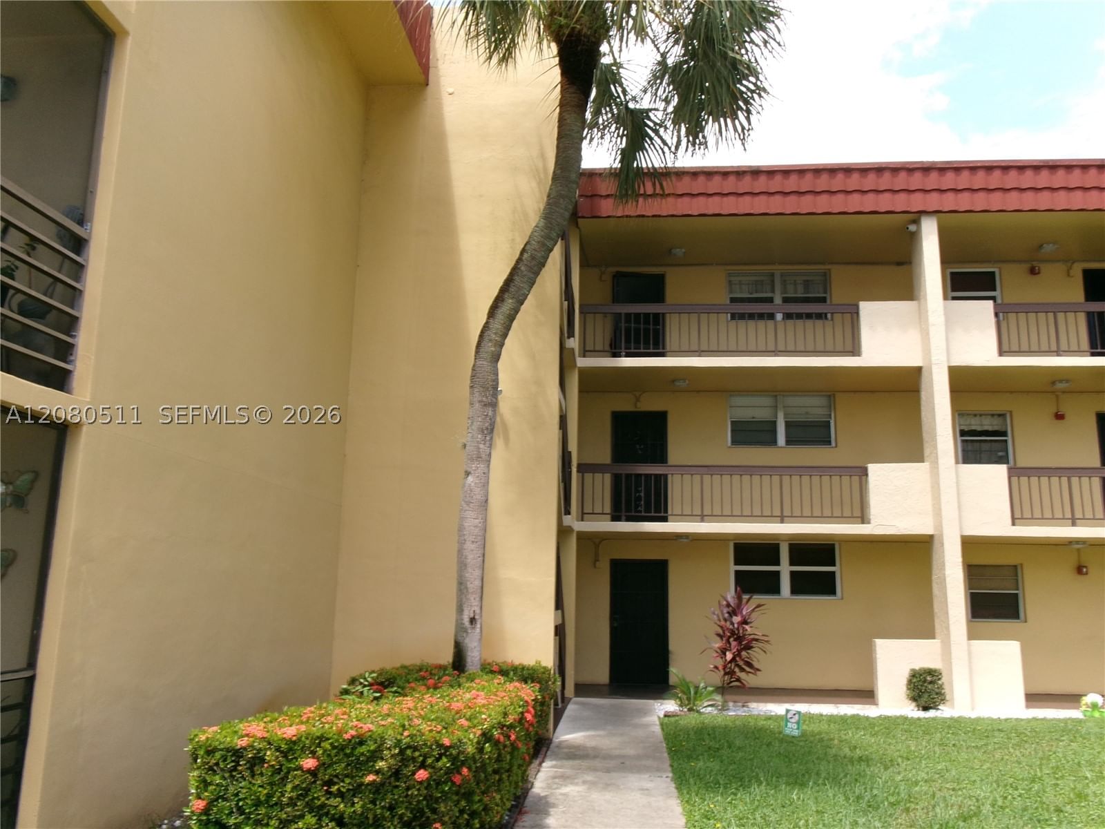 Real estate property located at 3285 Foxcroft Rd E204, Broward, Foxcroft Apts Inc Condo, Miramar, FL