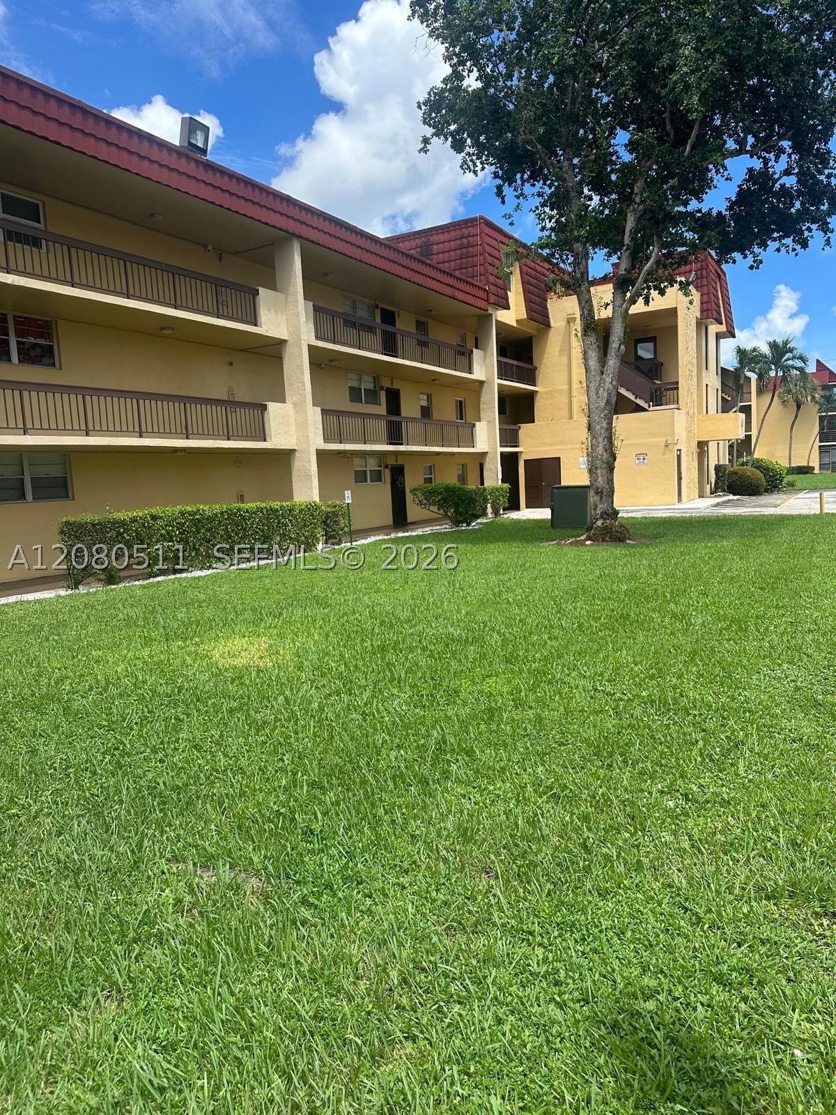 Real estate property located at 3285 Foxcroft Rd E204, Broward, Foxcroft Apts Inc Condo, Miramar, FL