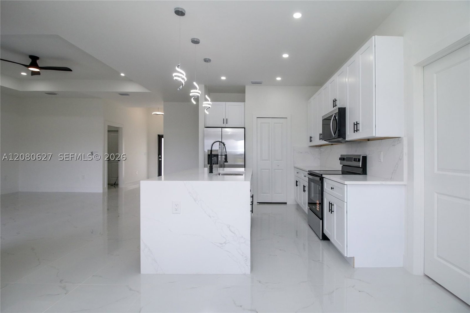 Real estate property located at 945 COMMODORE ST, Lee, Lehigh Acres, Lehigh Acres, FL