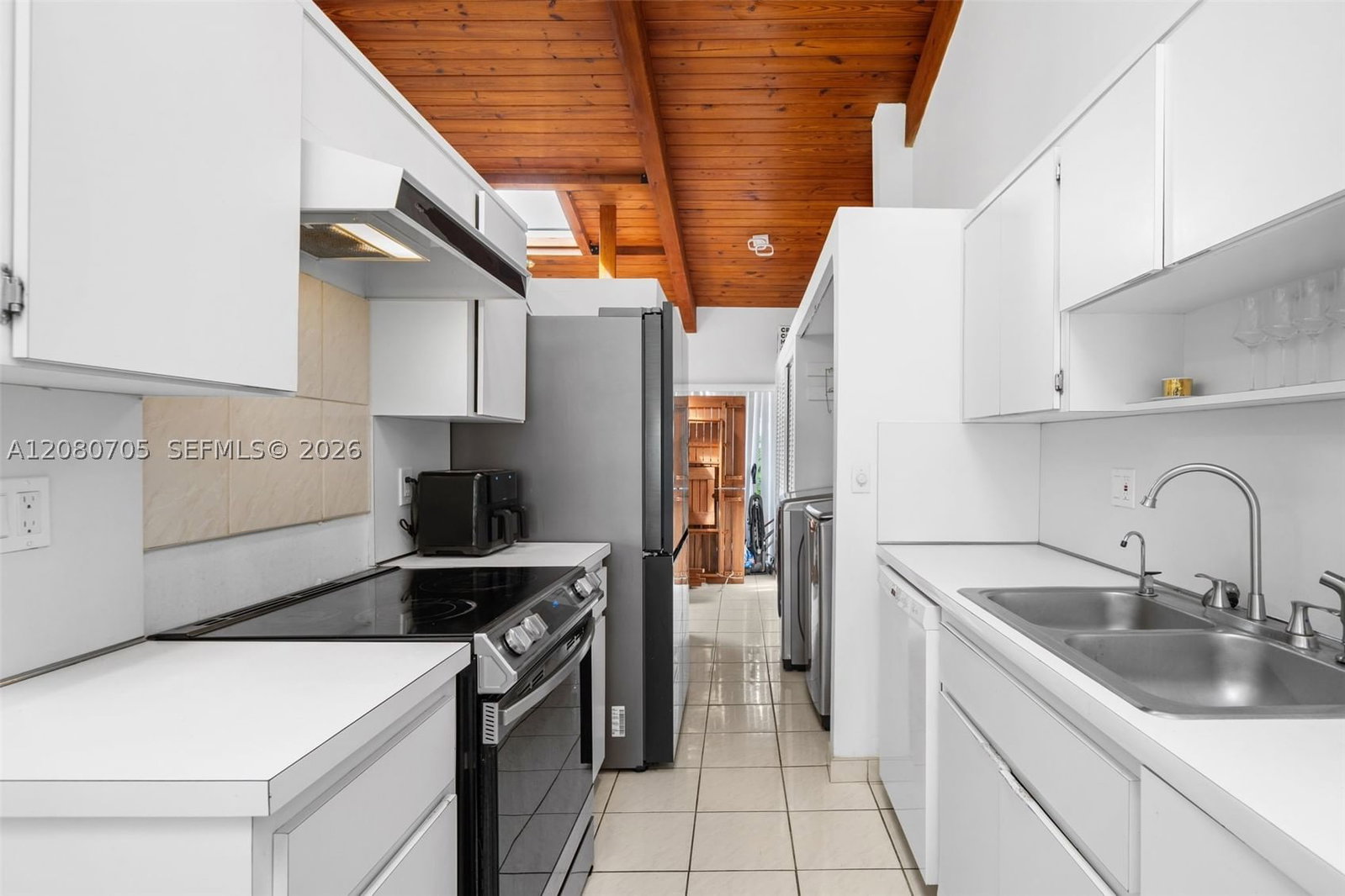 Real estate property located at 2679 Parkview Dr, Broward, Harbourwood Sketch Of Sur, Hallandale Beach, FL