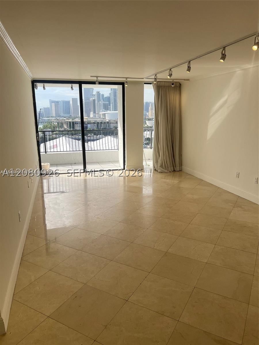 Real estate property located at 555 15th St #11J, Miami-dade, Venetia Condo, Miami, FL