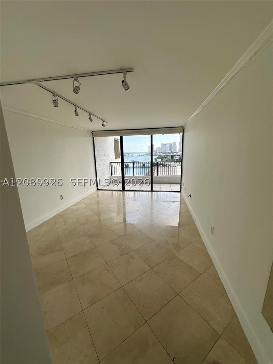 Real estate property located at 555 15th St #11J, Miami-dade, Venetia Condo, Miami, FL