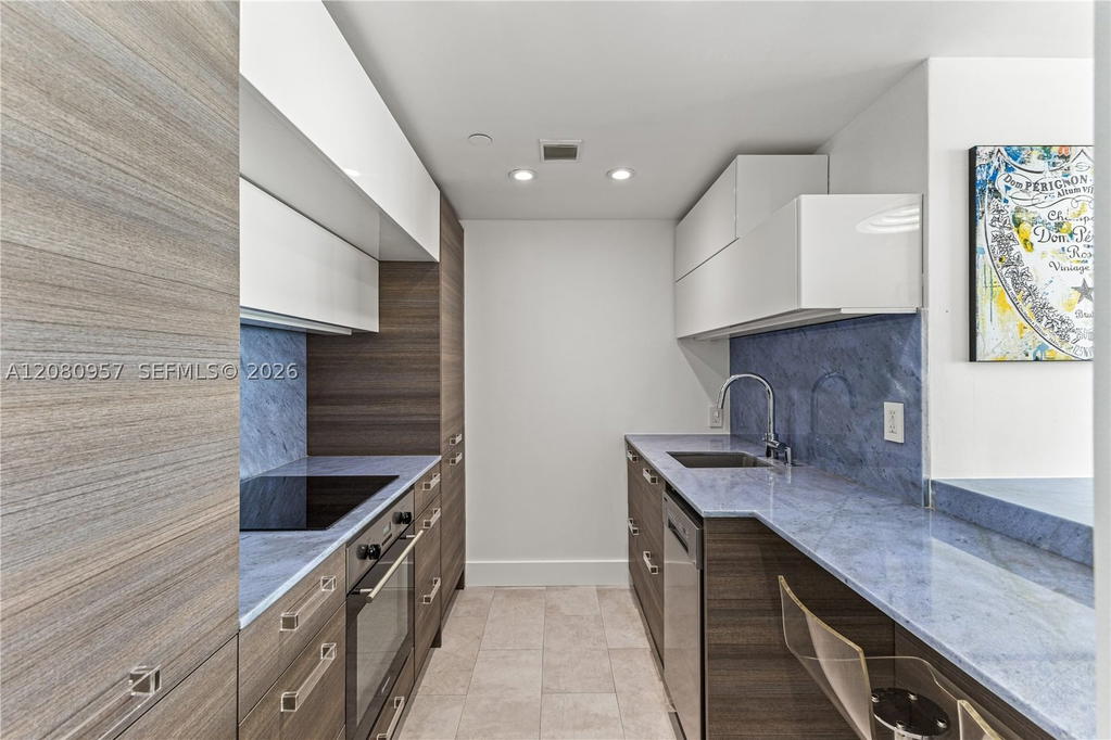 Real estate property located at 1000 West Ave #1518, Miami-dade, Mirador 1000 Condo, Miami Beach, FL
