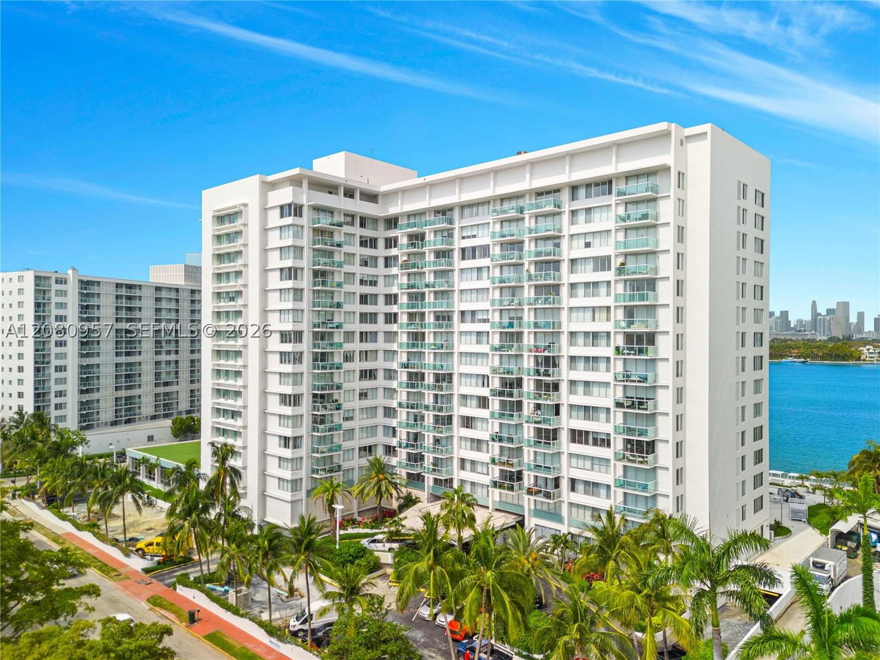 Real estate property located at 1000 West Ave #1518, Miami-dade, Mirador 1000 Condo, Miami Beach, FL