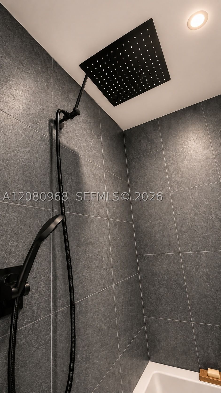 Real estate property located at 900 Biscayne Blvd #2112, Miami-dade, 900 Biscayne Bay Condo, Miami, FL