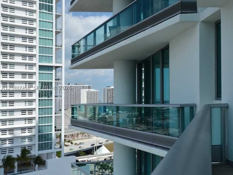 Real estate property located at 900 Biscayne Blvd #2112, Miami-dade, 900 Biscayne Bay Condo, Miami, FL