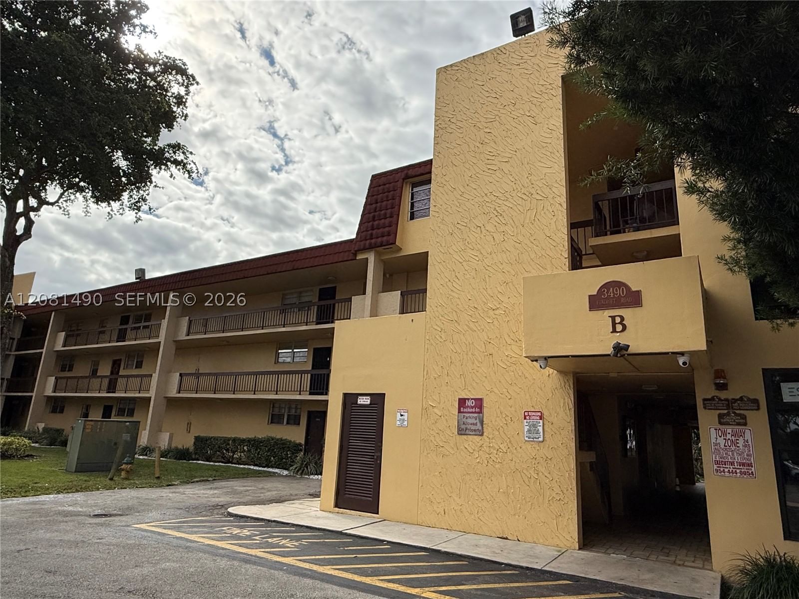 Real estate property located at 3490 Foxcroft Rd B208, Broward, Foxcroft Apts Inc Condo, Miramar, FL