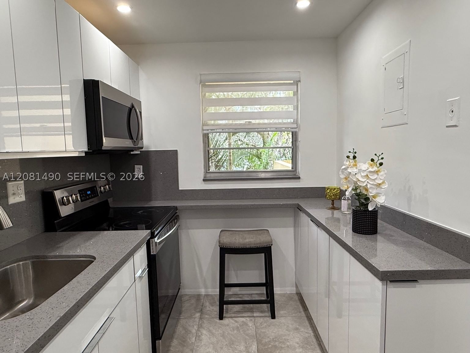 Real estate property located at 3490 Foxcroft Rd B208, Broward, Foxcroft Apts Inc Condo, Miramar, FL